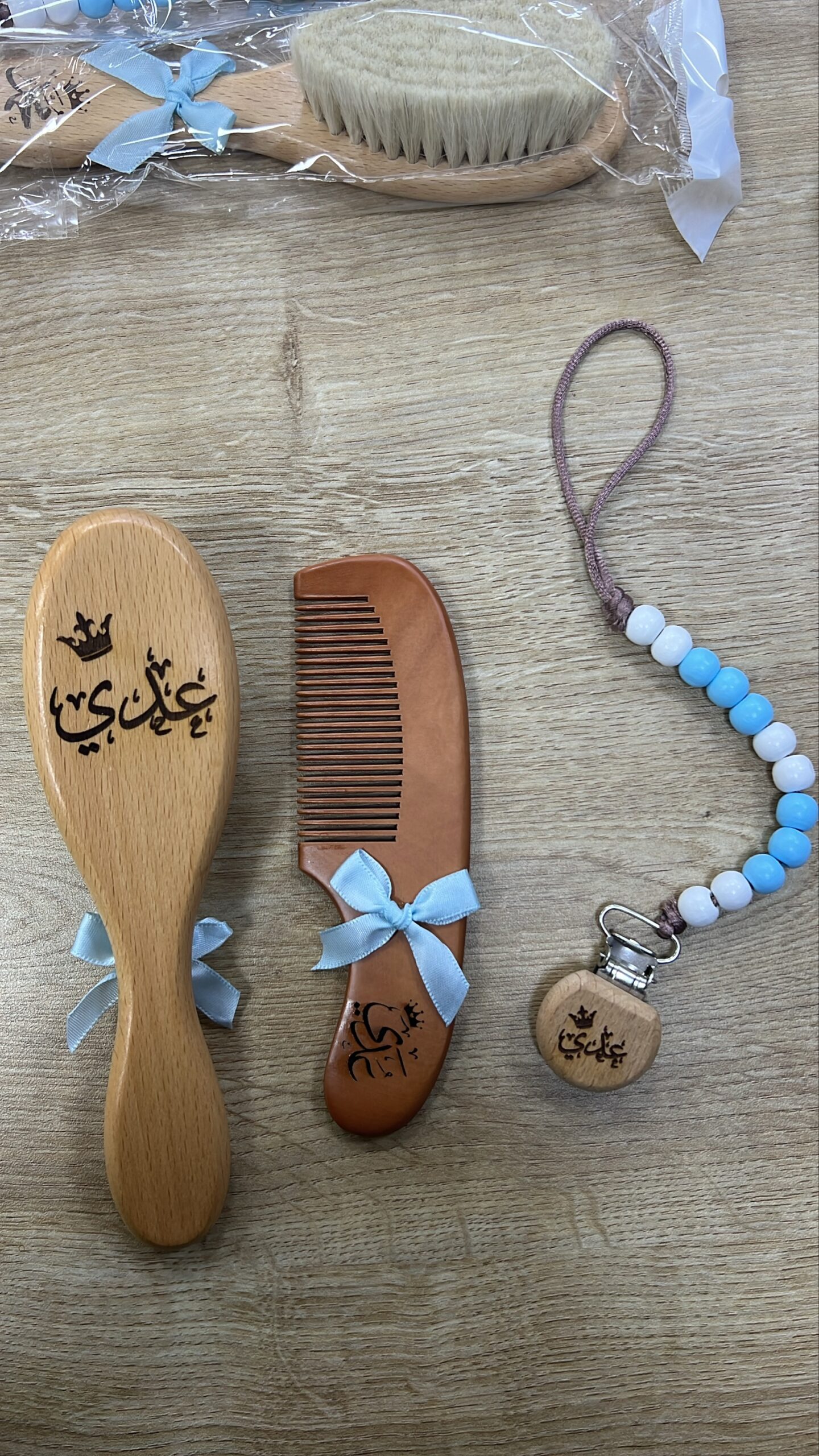 ⁦طقم العناية مع حفر الاسم مشط + مشاطة + لهاي ( المصاصة )⁩ - الصورة ⁦19⁩