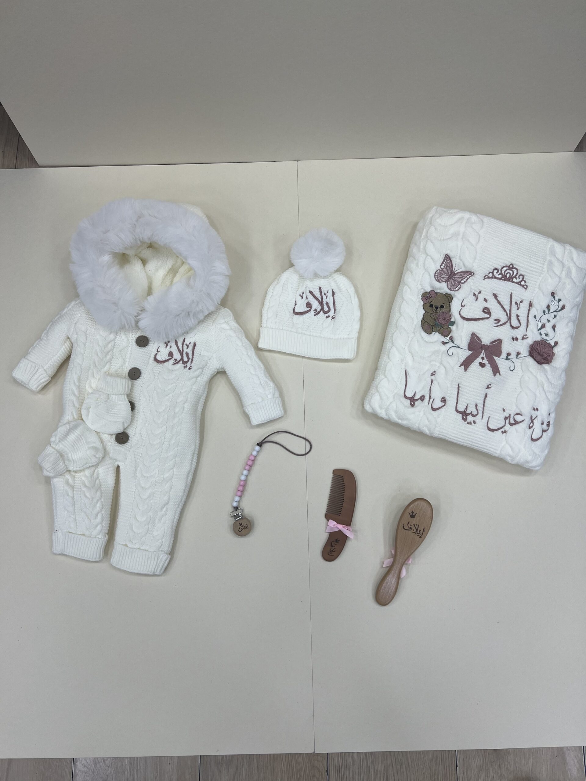 ⁦اطقم تطريز بناتي مبطن فرو لشهر 2/1/12⁩ - الصورة ⁦2⁩